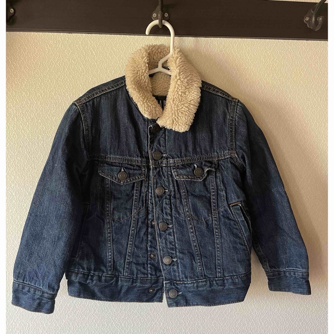 GAP(ギャップ)のベビーギャップ　ボアデニムジャケット　ブルゾン　110 キッズ/ベビー/マタニティのキッズ服男の子用(90cm~)(ジャケット/上着)の商品写真