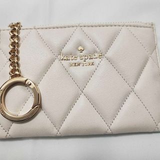 ケイトスペードニューヨーク(kate spade new york)のケートスペード　レザー キルティング キーリング付きジップコインケース　ホワイト(コインケース)