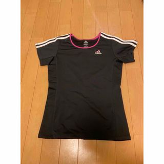 アディダス(adidas)のadidas   Tシャツ　Sサイズ(Tシャツ(半袖/袖なし))