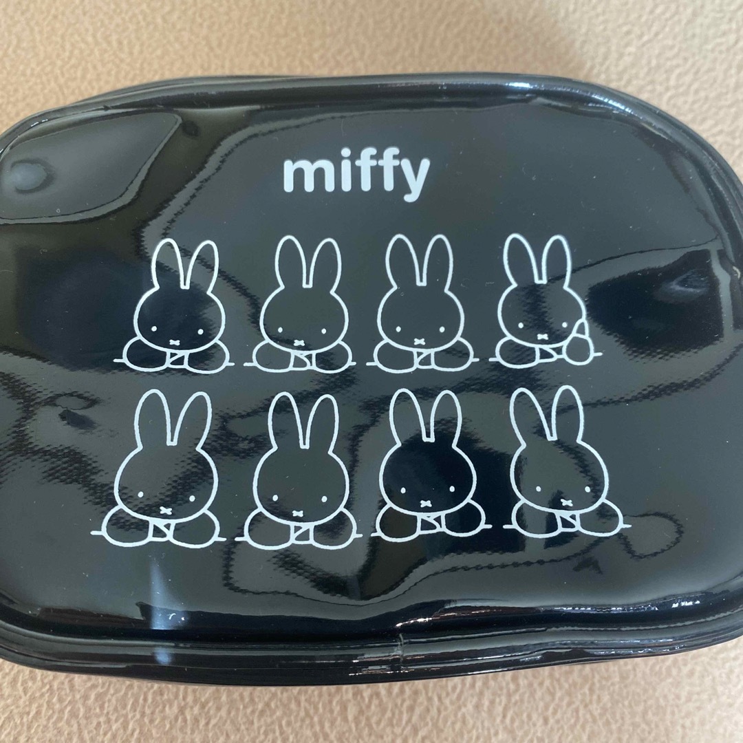 miffy(ミッフィー)のポーチ レディースのファッション小物(ポーチ)の商品写真
