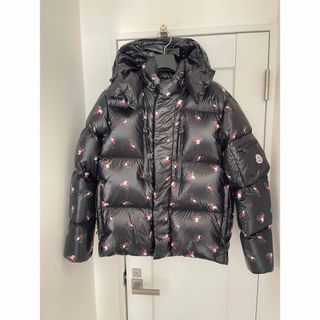 モンクレール(MONCLER)のMONCLER モンクレール RUINE Felixモチーフプリント(ダウンジャケット)