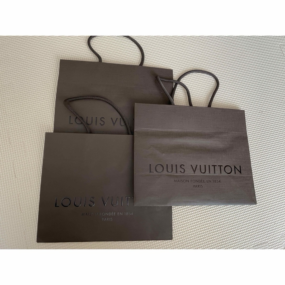 LOUIS VUITTON(ルイヴィトン)のルイヴィトン　Louis Vuitton 小さい紙袋3枚　布袋　レシートホルダー レディースのバッグ(ショップ袋)の商品写真