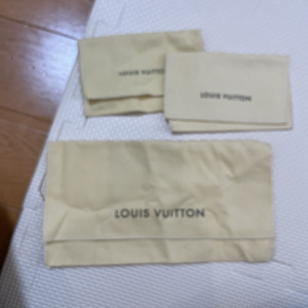 LOUIS VUITTON(ルイヴィトン)のルイヴィトン　Louis Vuitton 小さい紙袋3枚　布袋　レシートホルダー レディースのバッグ(ショップ袋)の商品写真