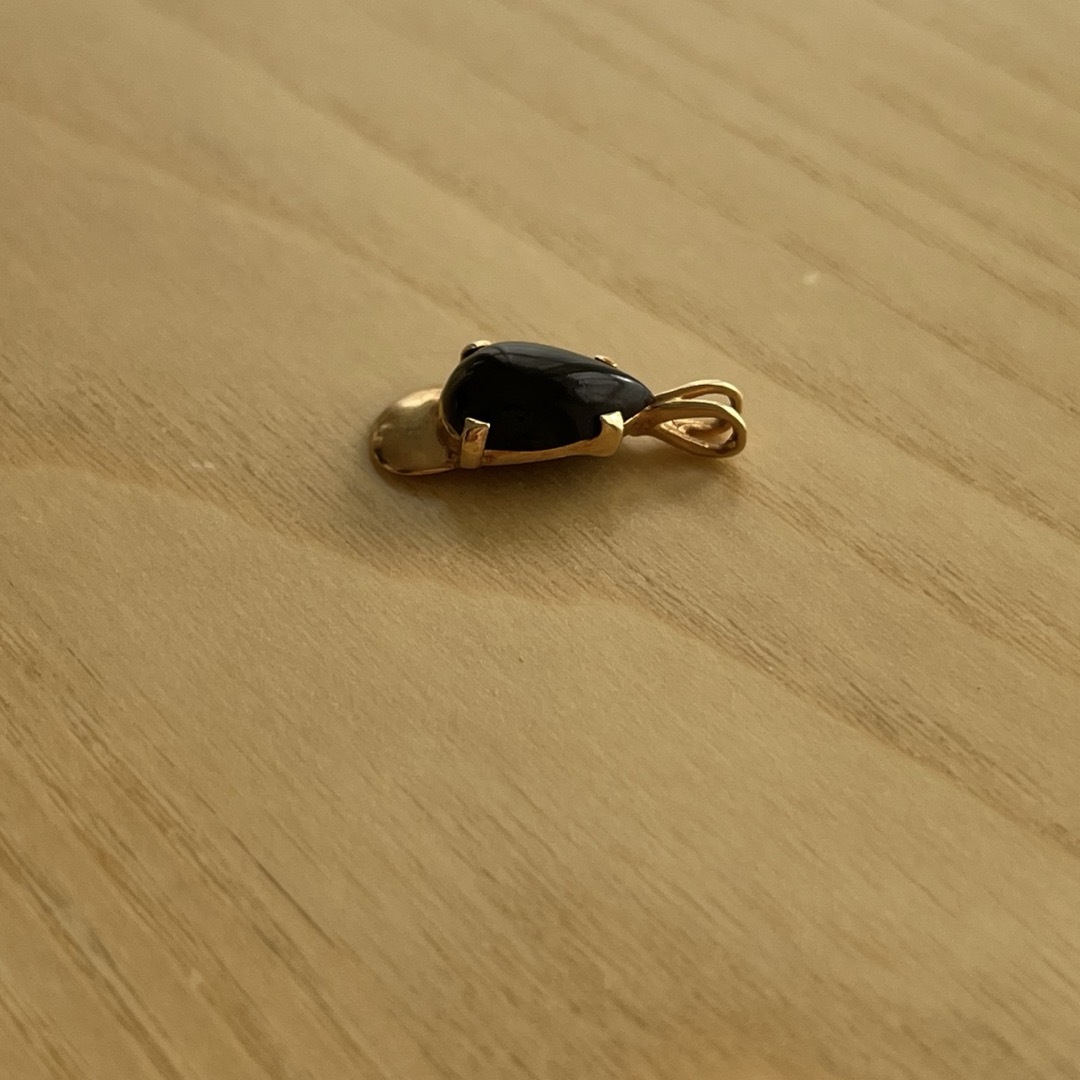 黒　ゴールド　オニキス　K14   ペンダントトップ　金 レディースのアクセサリー(ネックレス)の商品写真