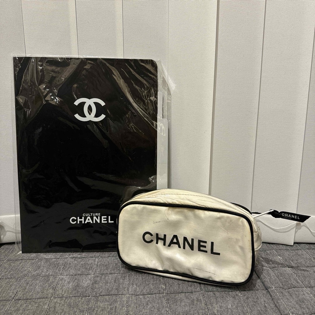 CHANEL(シャネル)の未使用 CHANEL シャネル A4ファイル ポーチ セット インテリア/住まい/日用品の文房具(その他)の商品写真