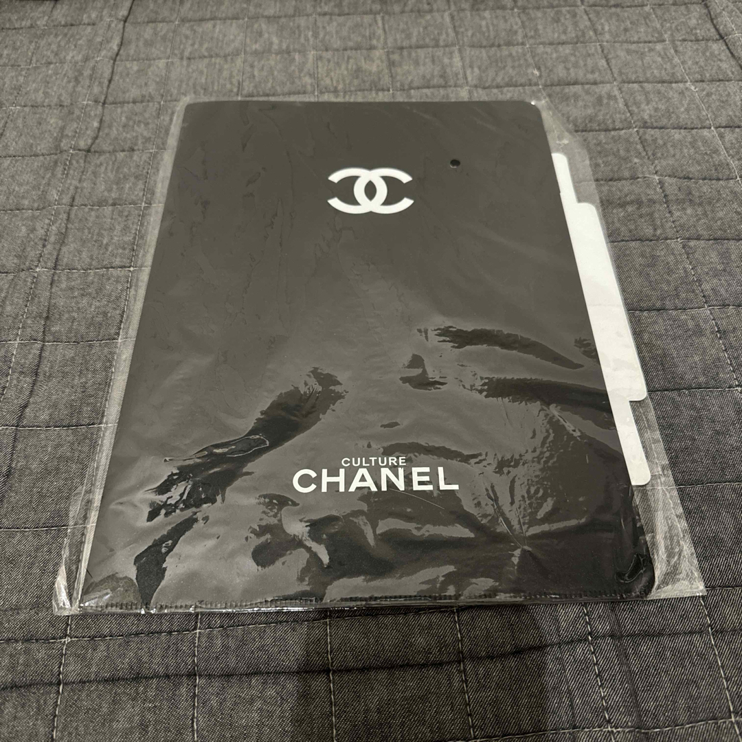 CHANEL(シャネル)の未使用 CHANEL シャネル A4ファイル ポーチ セット インテリア/住まい/日用品の文房具(その他)の商品写真