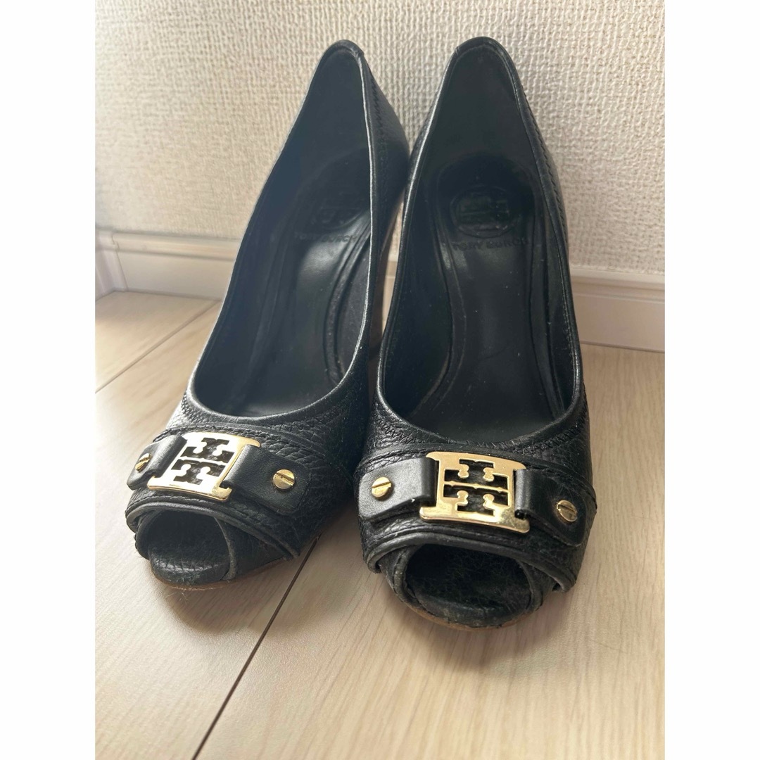 Tory Burch(トリーバーチ)のトリーバーチ　美品　ウェッジパンプス　黒　サイズ6 23cm レディースの靴/シューズ(ハイヒール/パンプス)の商品写真
