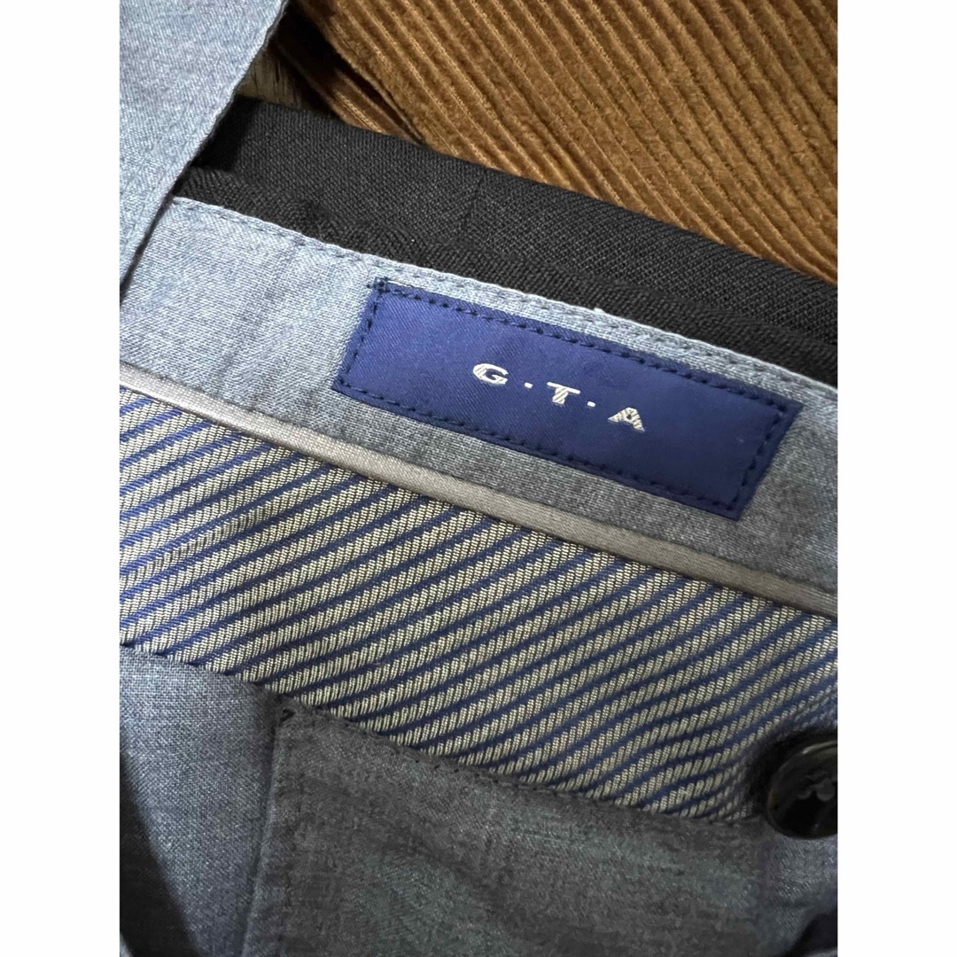 G.T.A(ジーティーアー)のG.T.A ノータックストレートスラックス　黒　48 中厚地ウール メンズのパンツ(スラックス)の商品写真