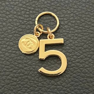 シャネル(CHANEL)のCHANEL ホリデー限定　チャーム　5(チャーム)