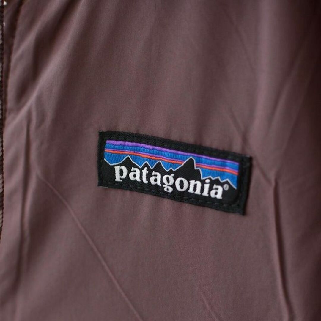 patagonia(パタゴニア)の【新品】Patagonia　リバーシブル　フード付き　ジャケット　レディース　S レディースのジャケット/アウター(ブルゾン)の商品写真