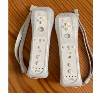 ウィーユー(Wii U)のWiiリモコンプラス　白二個セット(家庭用ゲーム機本体)