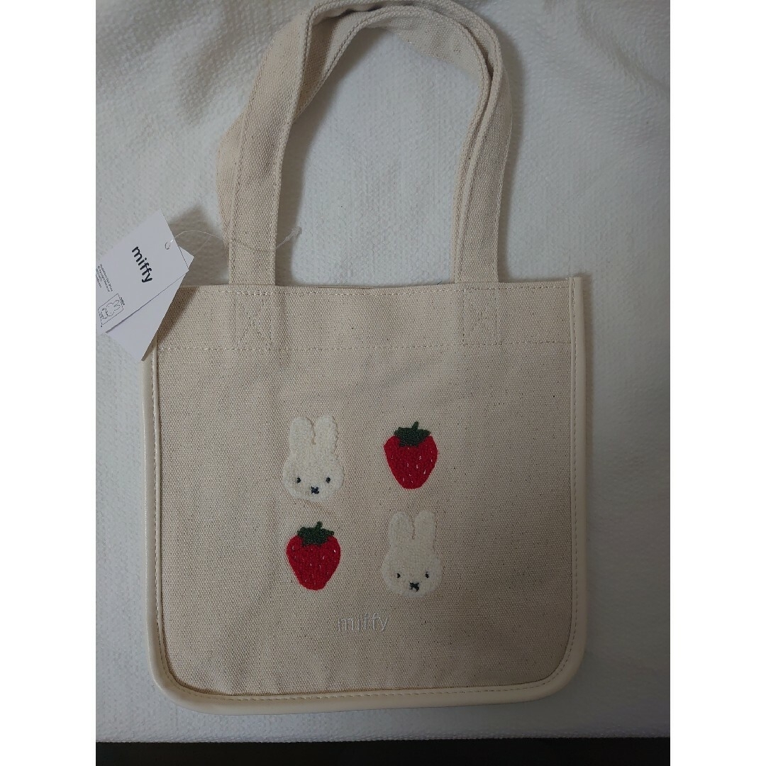 miffy - ☆新品☆ミッフィー☆いちごサガラ刺繍トートバッグの miffy - ☆新品☆ミッフィー☆いちごサガラ刺繍トートバッグの