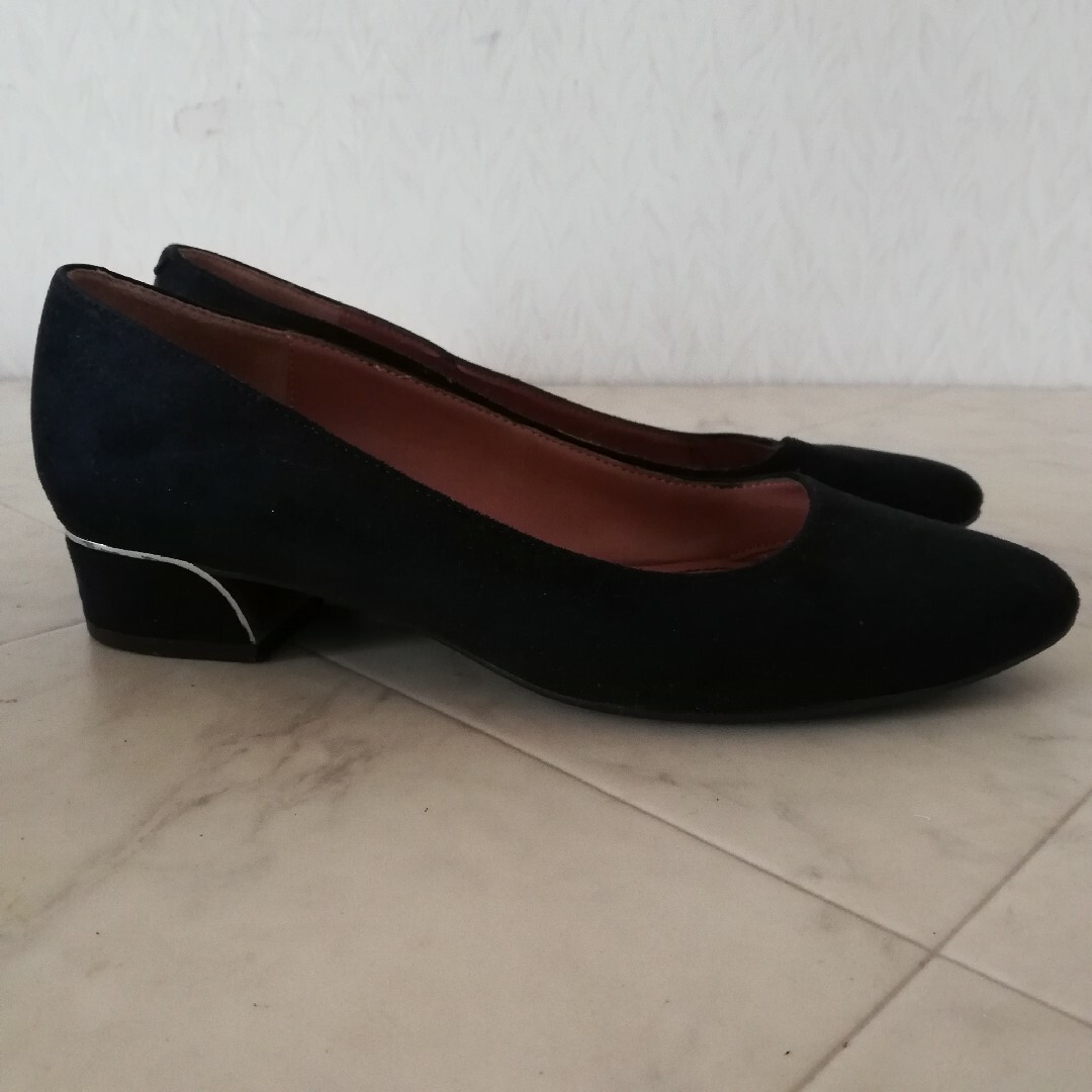 artemis by DIANA(アルテミスバイダイアナ)のartemis by DIANA ダイアナ スエード ローヒールパンプス23cm レディースの靴/シューズ(ハイヒール/パンプス)の商品写真