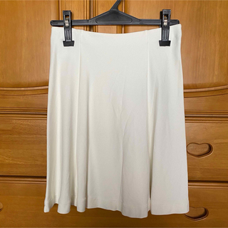 ユニクロ(UNIQLO)のスカート 白スカート(ひざ丈スカート)