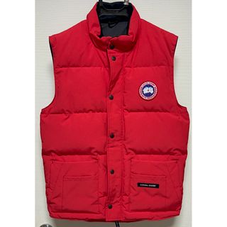 カナダグース(CANADA GOOSE)のカナダグース  ダウンベスト　カラー　レッド　サイズ　S(ダウンベスト)