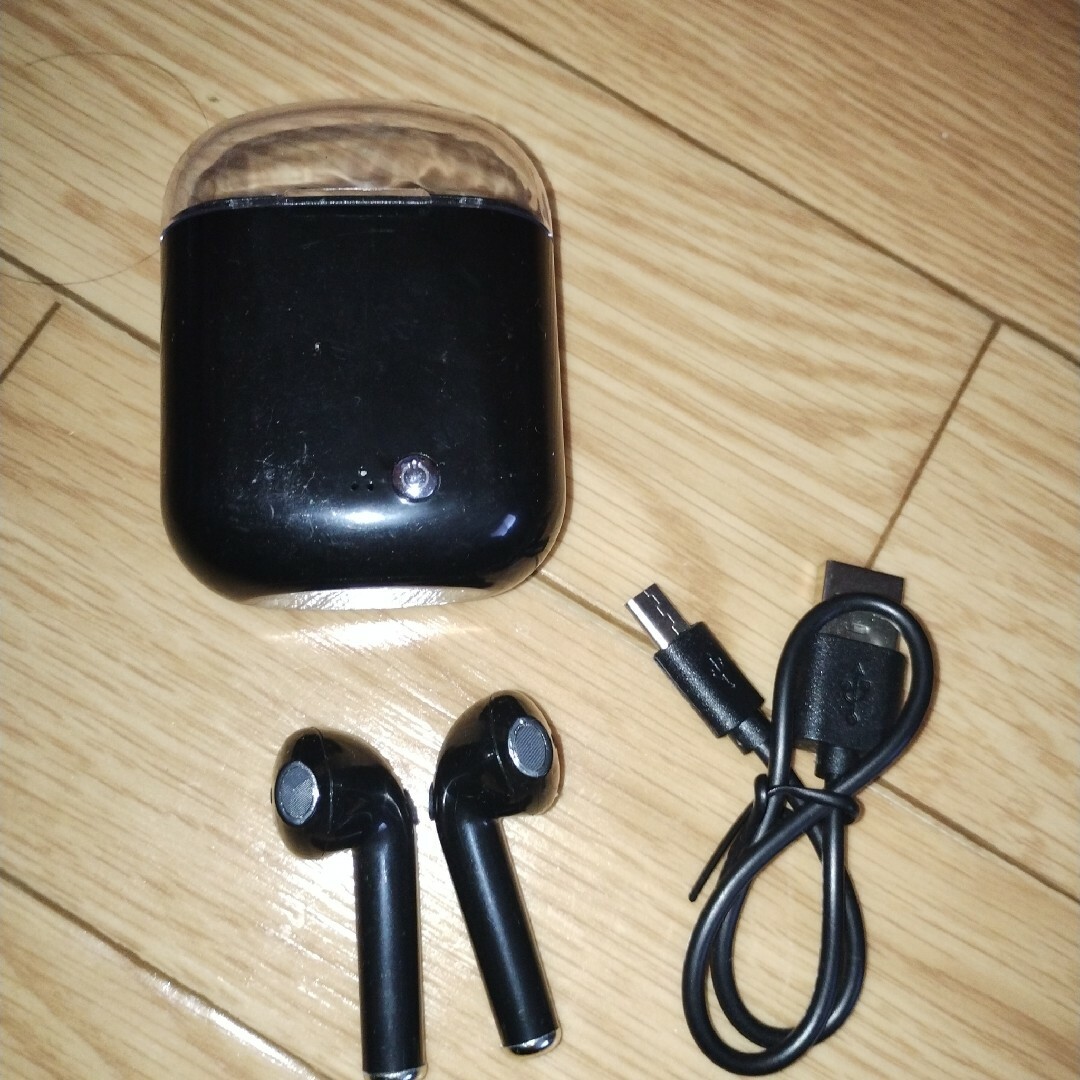 ワイヤレスイヤホン　ブラック　bluetooth スマホ/家電/カメラのオーディオ機器(ヘッドフォン/イヤフォン)の商品写真