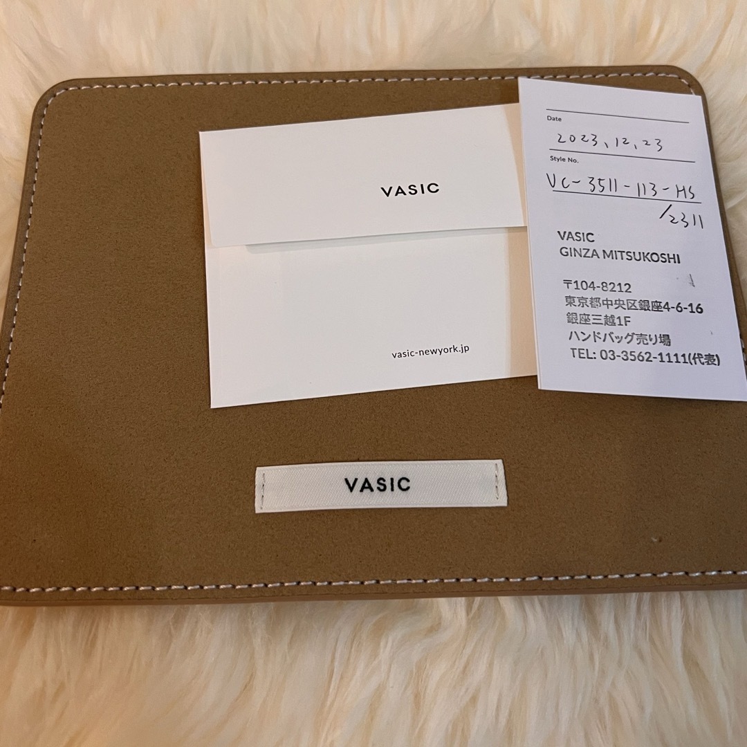 VASIC(ヴァジック)の新品　VASICヴァジック　カバン　オフホワイト レディースのバッグ(ハンドバッグ)の商品写真