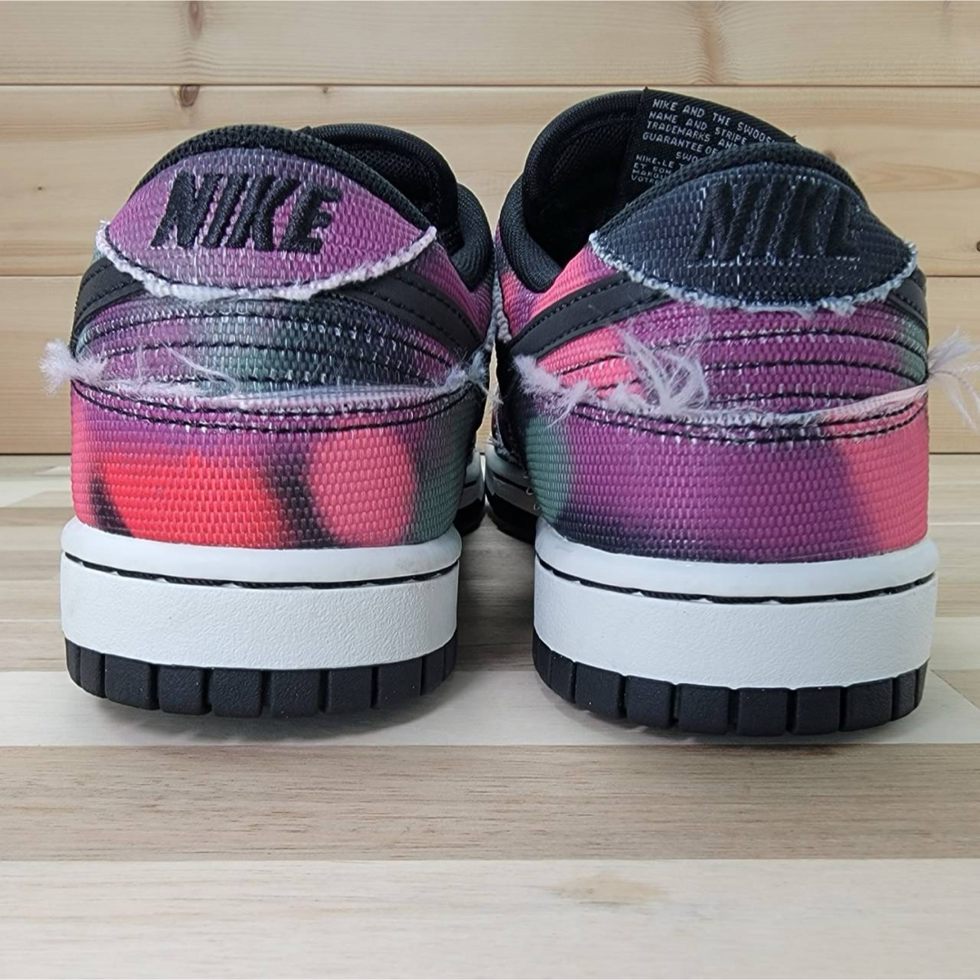 NIKE(ナイキ)のナイキ ダンク ロー グラフィティ "ピンク/ブラック" 25.5㎝ メンズの靴/シューズ(スニーカー)の商品写真