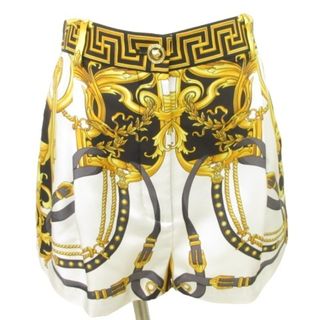 ヴェルサーチ(VERSACE)のヴェルサーチ ヴェルサーチェ19年 シルク ショート パンツ 42 黄系■U90(ショートパンツ)