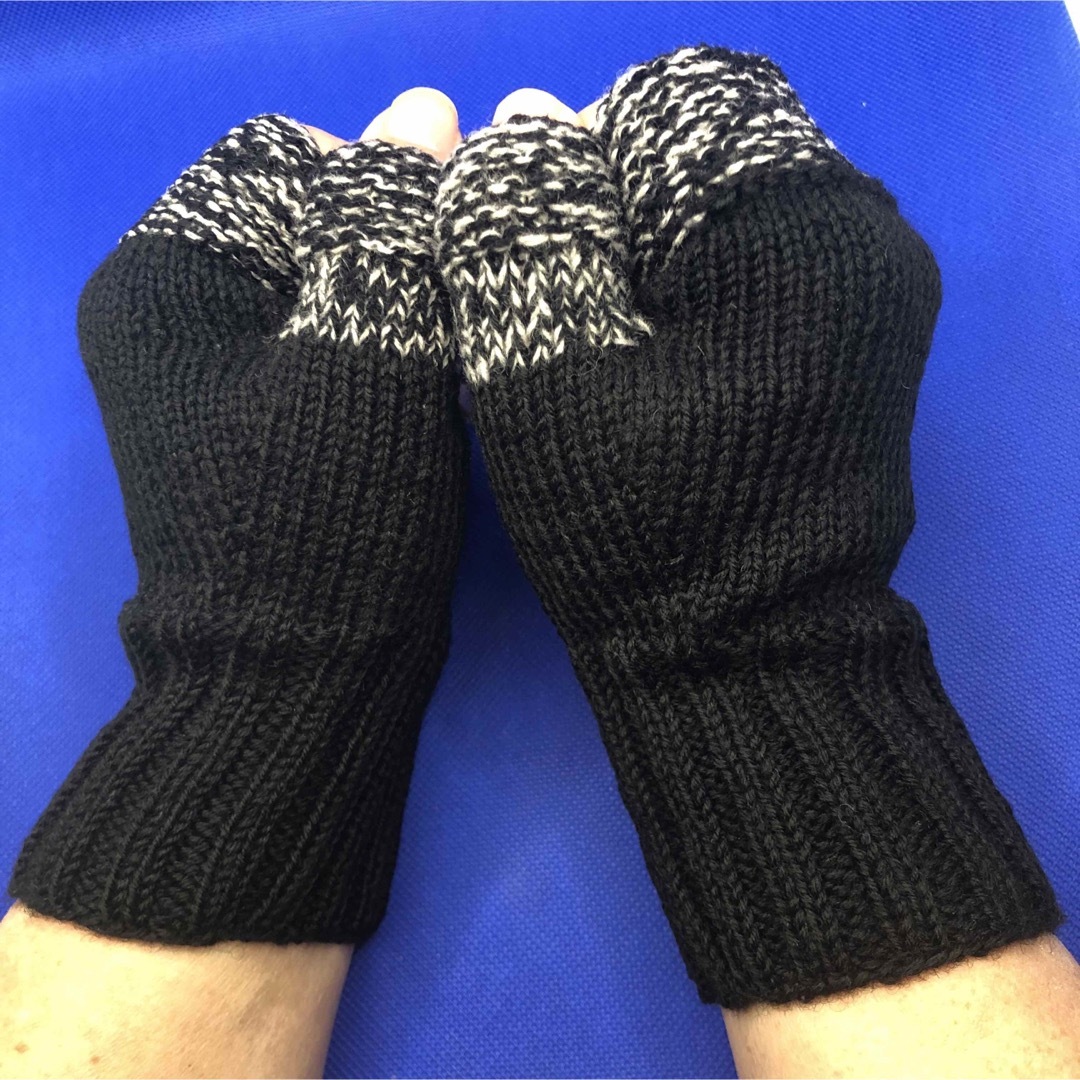 上品な手編みのニット手袋　ウールハンドウォーマー　L ブラック メンズのファッション小物(手袋)の商品写真