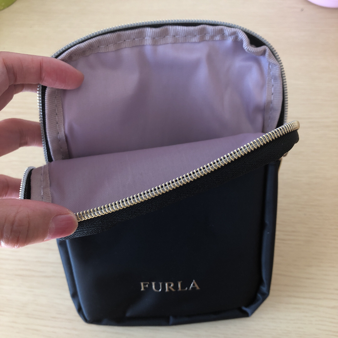 Furla(フルラ)の◇スタンドミラー 、ポーチ　セブンイレブン限定版　FURLA レディースのファッション小物(ポーチ)の商品写真