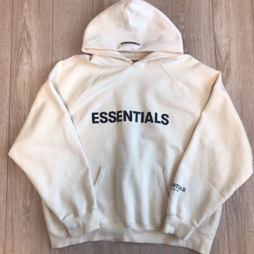 FEAR OF GOD(フィアオブゴッド)のFOG ESSENTIALS パーカー Lサイズ メンズのトップス(パーカー)の商品写真