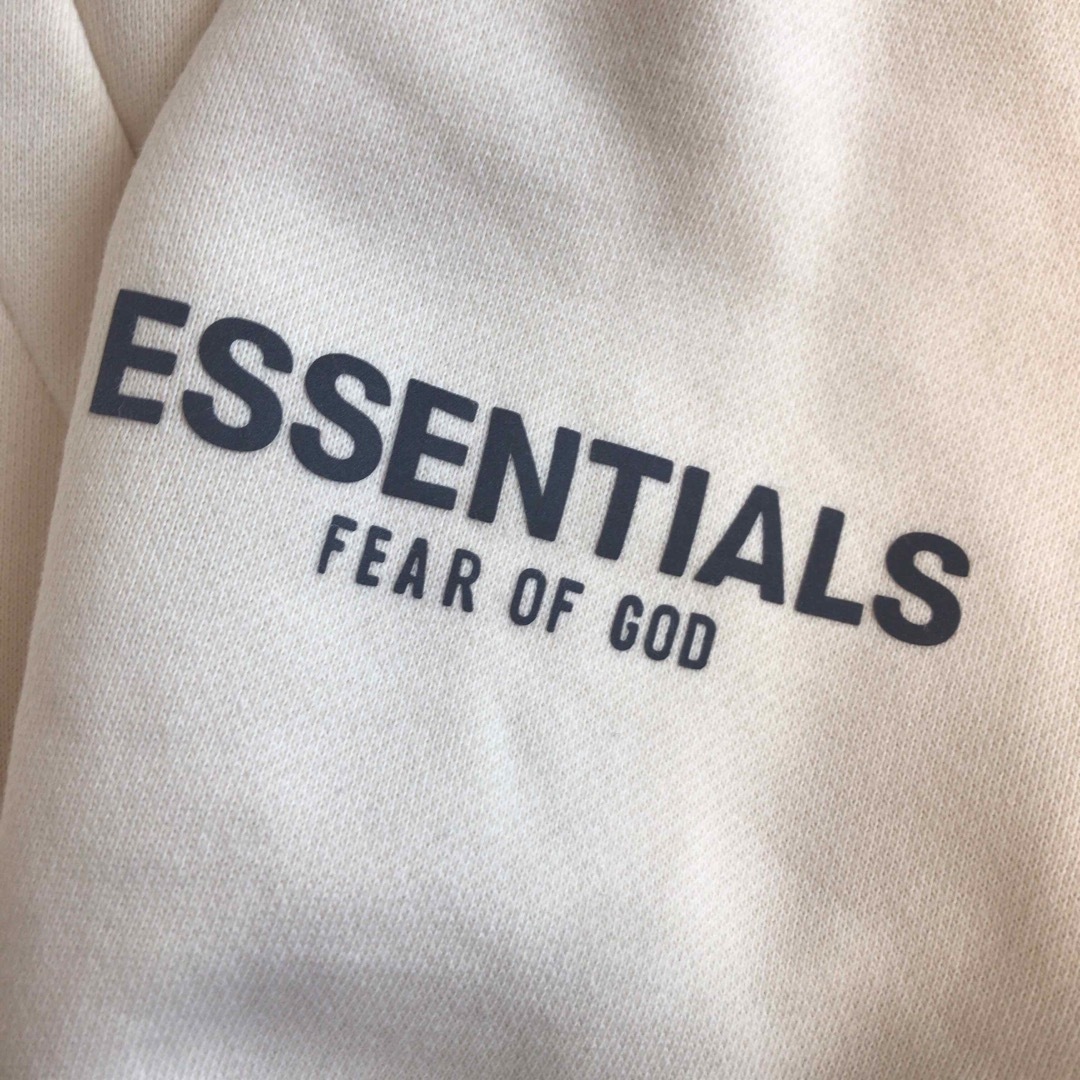 FEAR OF GOD(フィアオブゴッド)のFOG ESSENTIALS パーカー Lサイズ メンズのトップス(パーカー)の商品写真