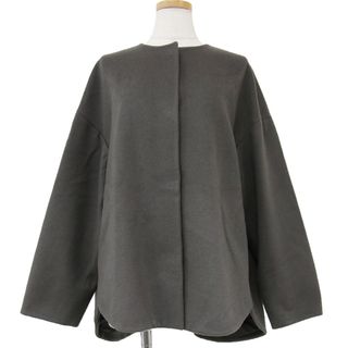 セオリーリュクス(Theory luxe)のtheory luxe セオリーリュクス コート ジャケット グレー 38(M) アウター ブルゾン ショート ノーカラー クルーネック ドロップショルダー スナップボタン ヘムライン ウール 日本製 ブランド シンプル【レディース】【中古】(その他)