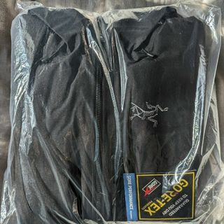 アークテリクス(ARC'TERYX)のアークテリクス 新品 タグ付き BLACK 黒 ブラック マウンテンパーカー S(ダウンジャケット)