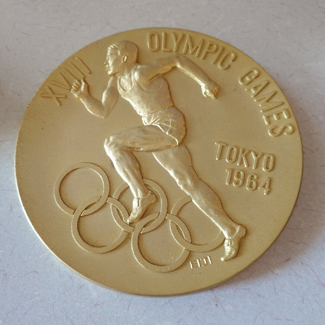 1964東京オリンピック　記念メダル スポーツ/アウトドアの野球(記念品/関連グッズ)の商品写真