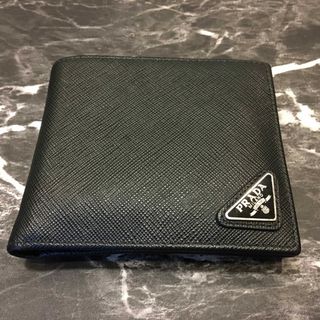 プラダ(PRADA)のPRADA （一週間使用）スモールウォレット　二つ折り財布(折り財布)