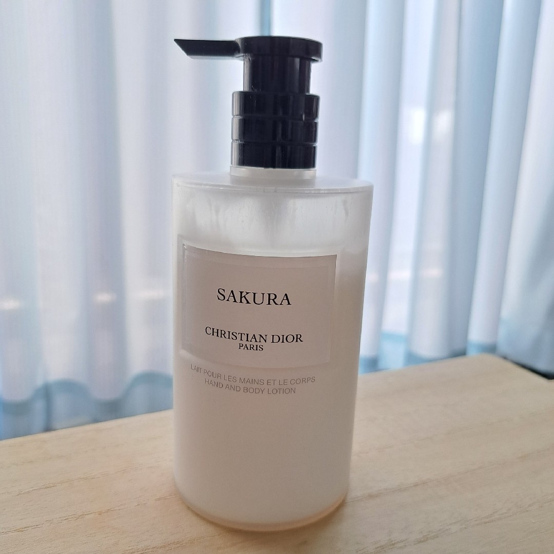 Dior(ディオール)のメゾンクリスチャンディオール　ハンド&ボディローション（sakura）350ml コスメ/美容のボディケア(ボディローション/ミルク)の商品写真