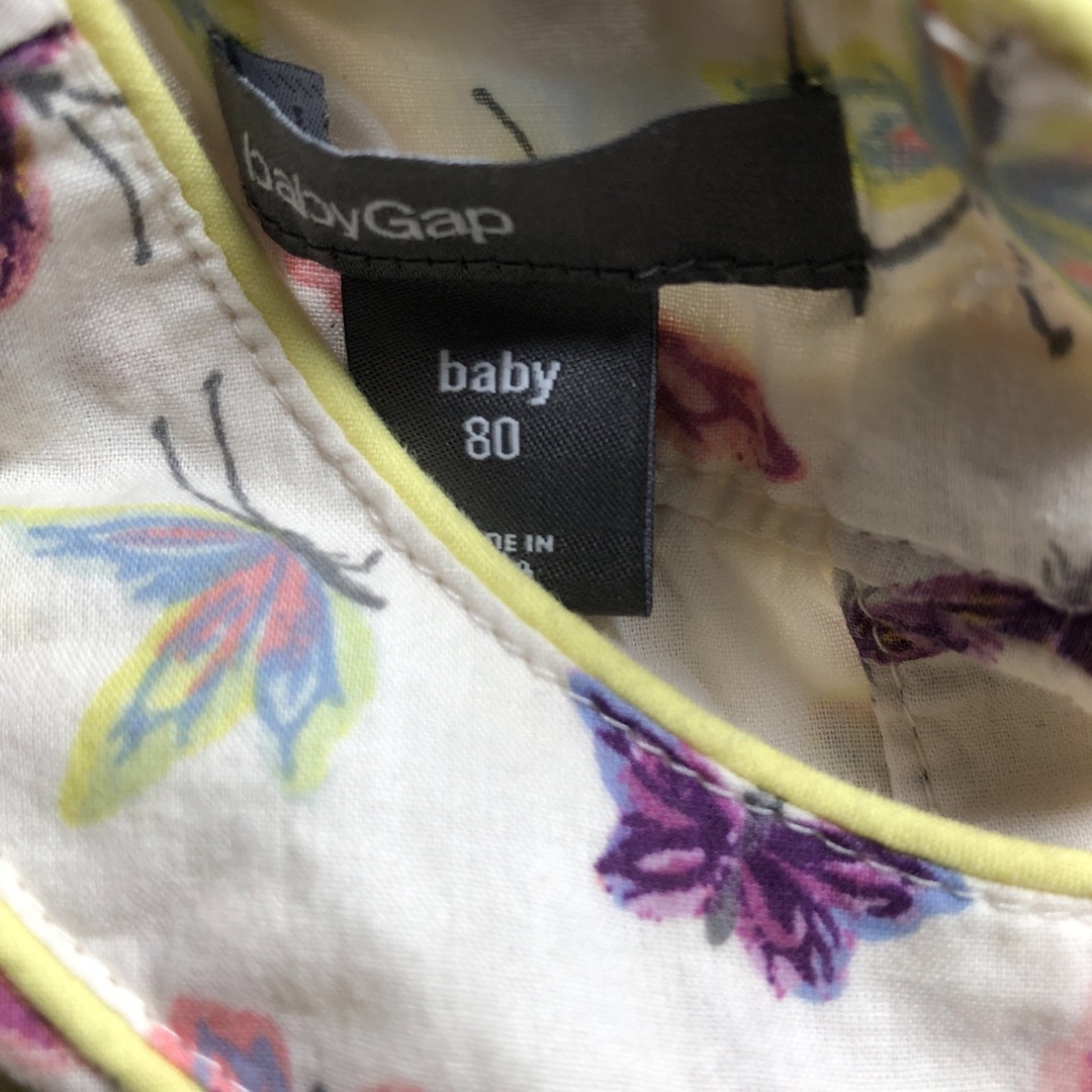 babyGAP(ベビーギャップ)の★☆蝶のカットソー2枚セット☆★ キッズ/ベビー/マタニティのベビー服(~85cm)(シャツ/カットソー)の商品写真