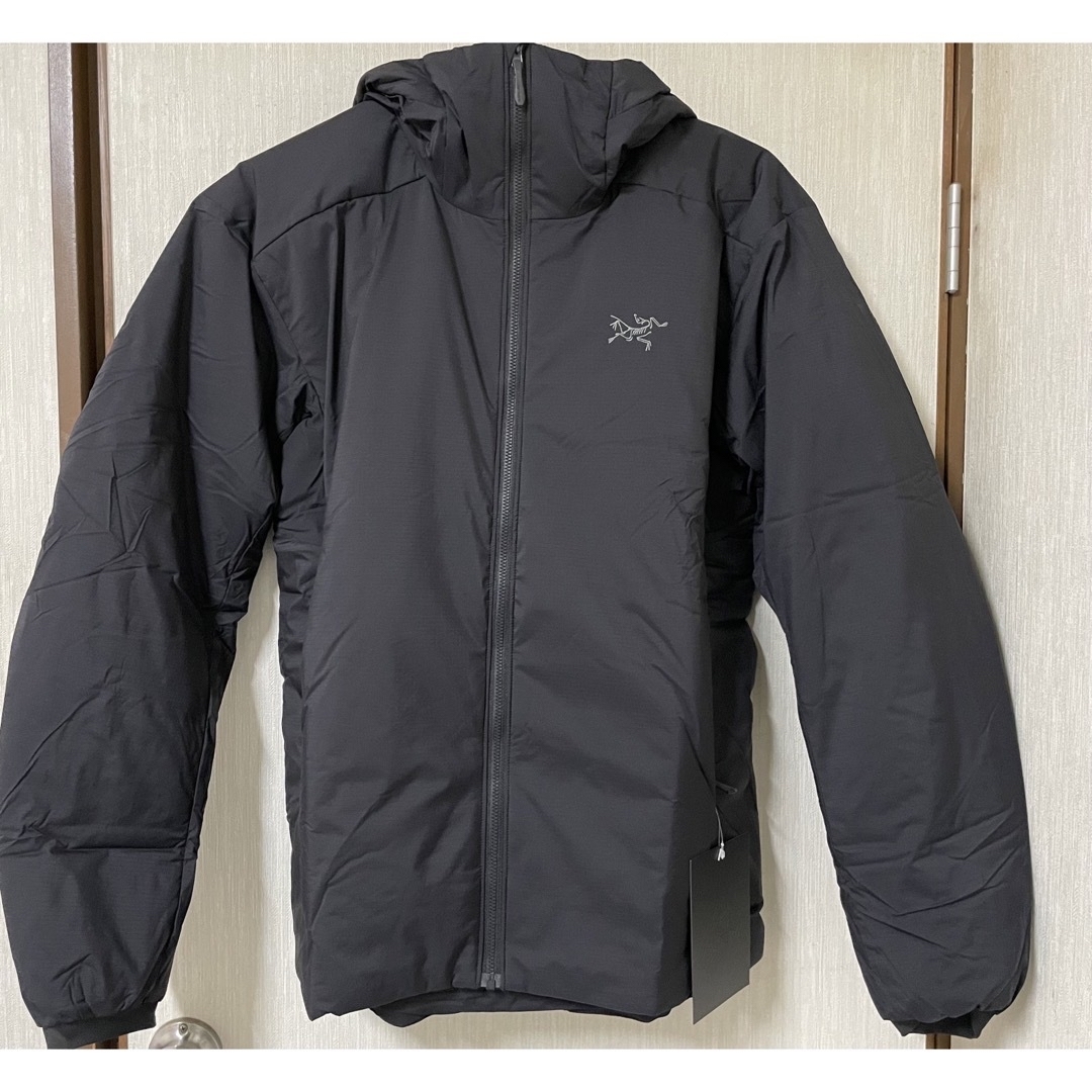 ARC'TERYX(アークテリクス)のアトムヘビーウェイトフーディ　Mサイズ　BLACK メンズのジャケット/アウター(ダウンジャケット)の商品写真