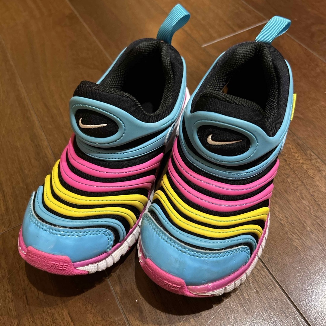 NIKE(ナイキ)のNIKE ダイナモフリー　18cm キッズ/ベビー/マタニティのキッズ靴/シューズ(15cm~)(スニーカー)の商品写真