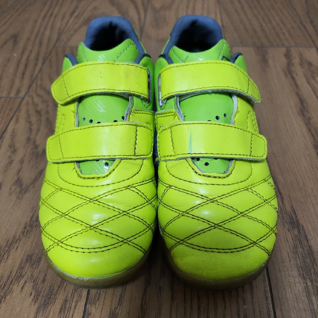 UMBRO(アンブロ)のアンブロ サッカーシューズ(18cm) キッズ/ベビー/マタニティのキッズ靴/シューズ(15cm~)(スニーカー)の商品写真