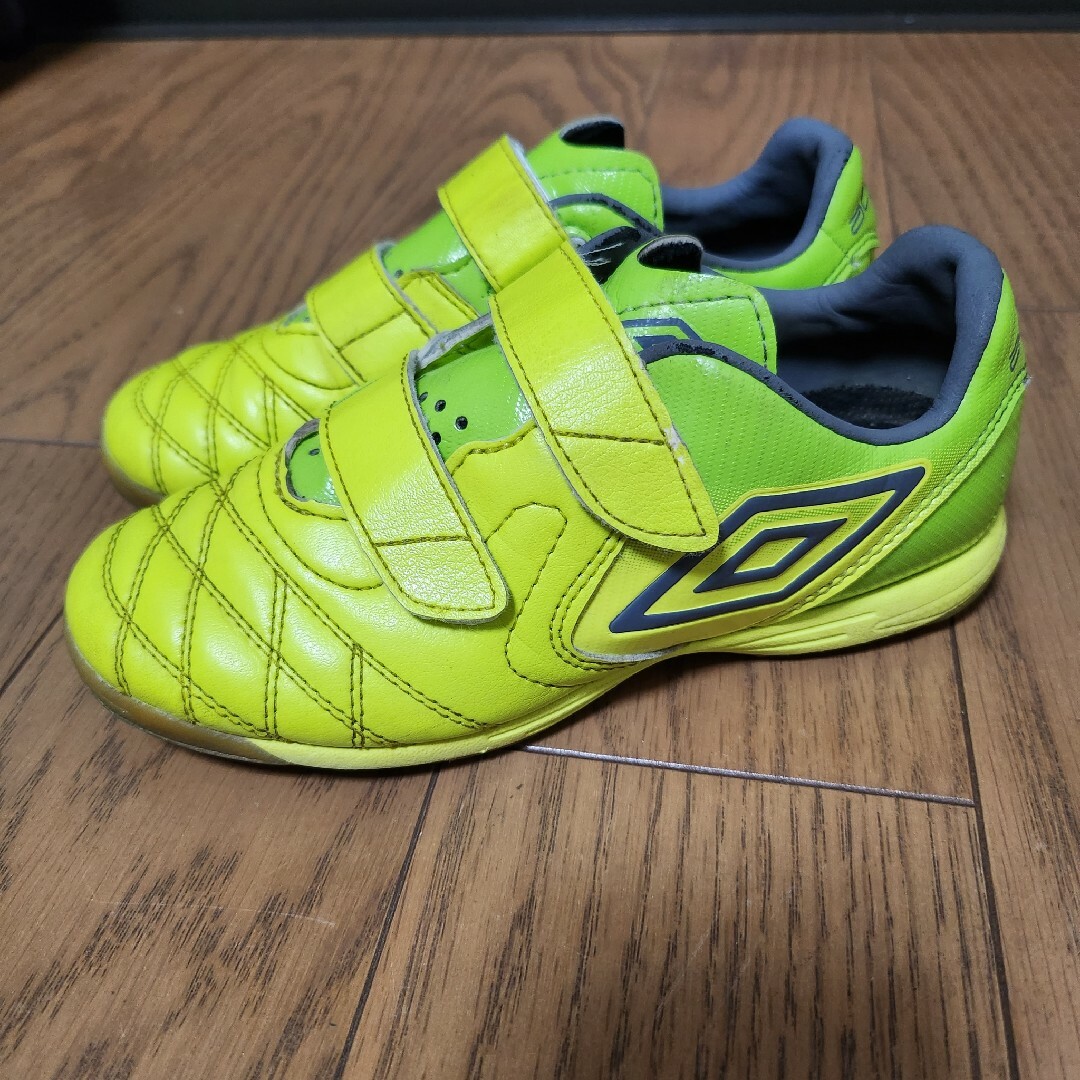 UMBRO(アンブロ)のアンブロ サッカーシューズ(18cm) キッズ/ベビー/マタニティのキッズ靴/シューズ(15cm~)(スニーカー)の商品写真