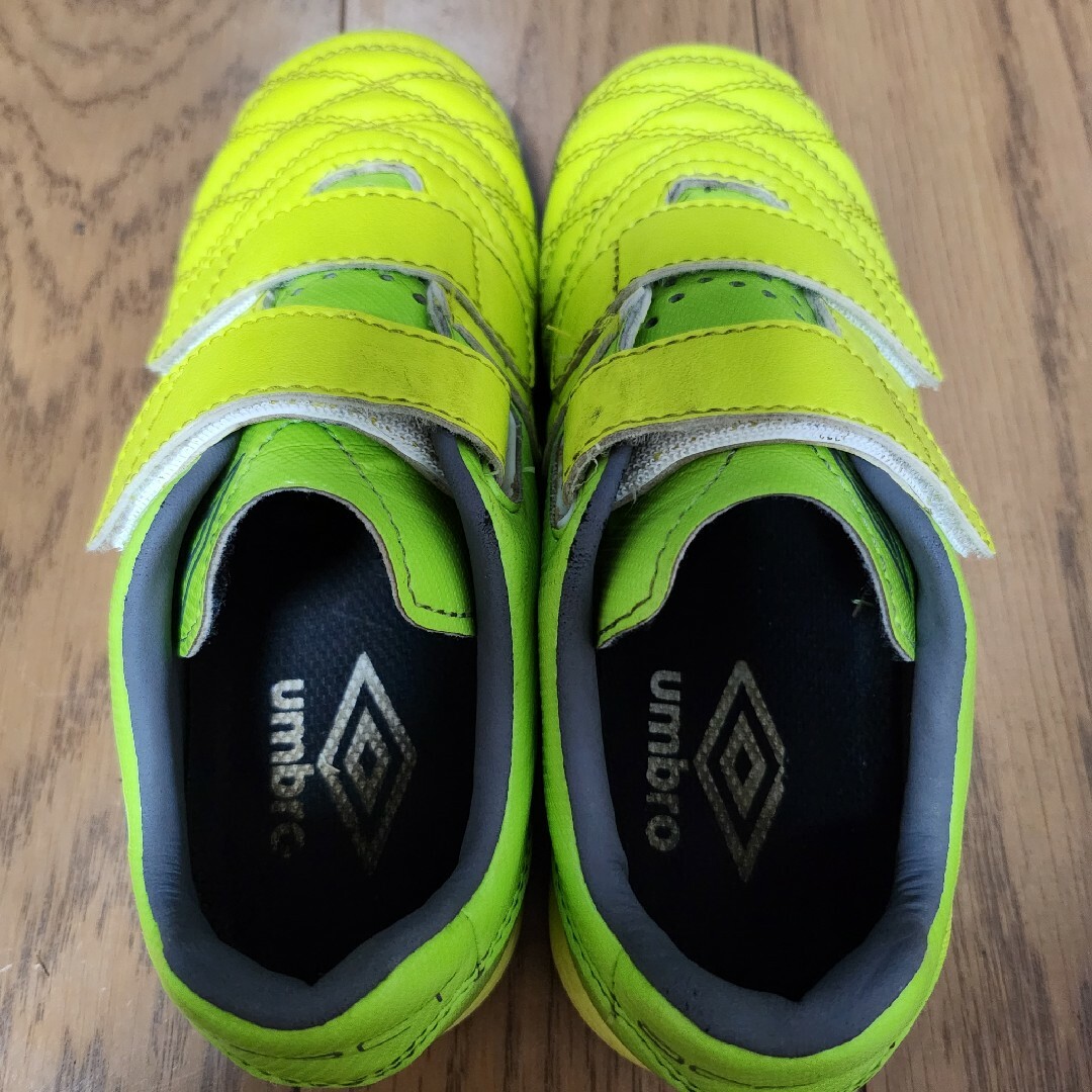 UMBRO(アンブロ)のアンブロ サッカーシューズ(18cm) キッズ/ベビー/マタニティのキッズ靴/シューズ(15cm~)(スニーカー)の商品写真