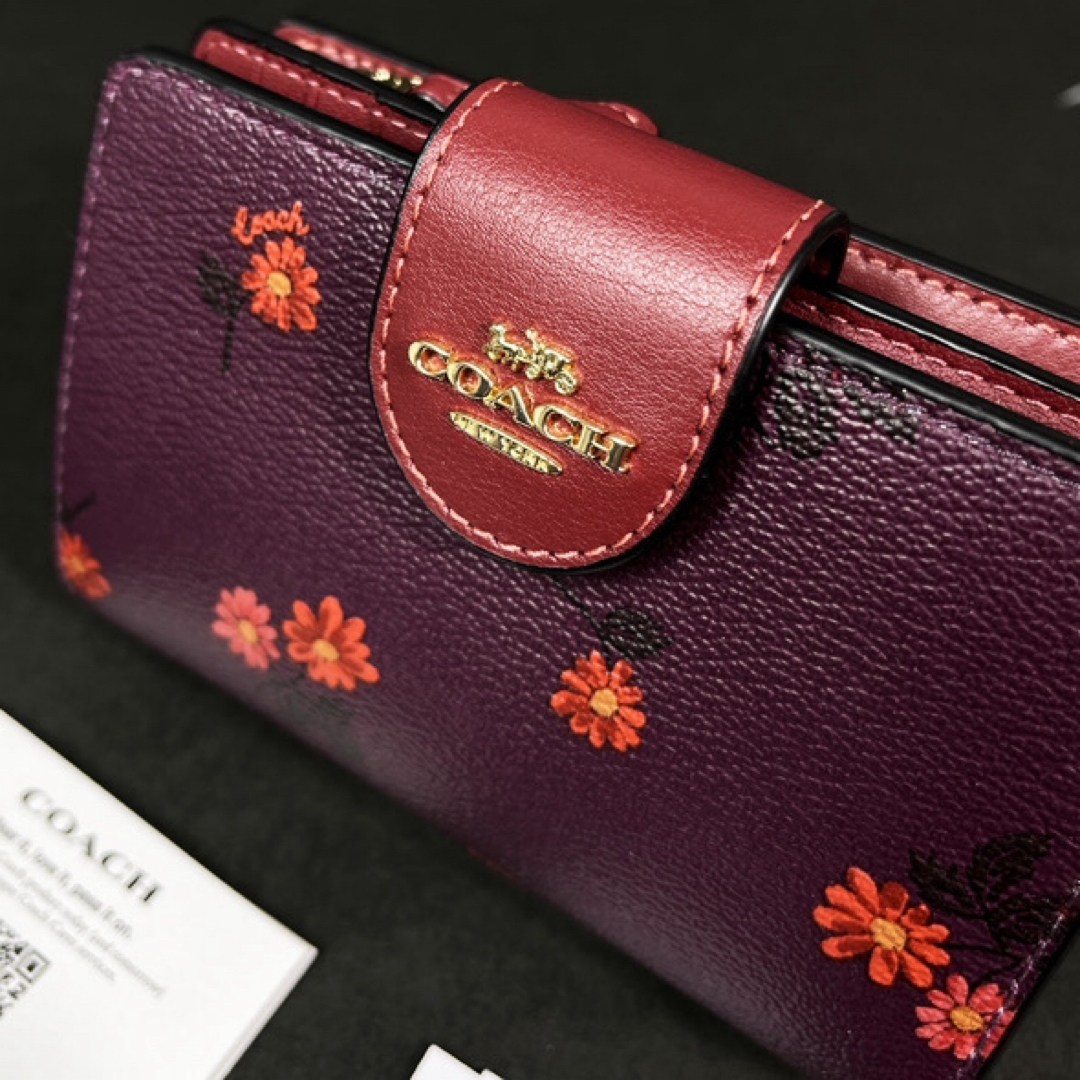 COACH(コーチ)のCOACH コーチ カントリー フローラル 二つ折り財布 CM984 花柄 新品 レディースのファッション小物(財布)の商品写真