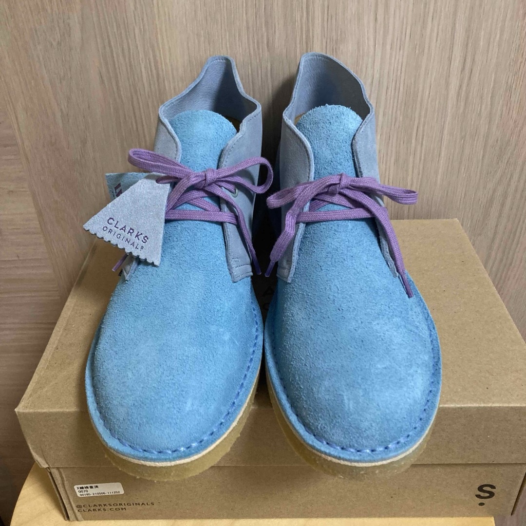 Clarks(クラークス)の【新品】Clarks x Levis Desert Boot Pale Blue メンズの靴/シューズ(ブーツ)の商品写真