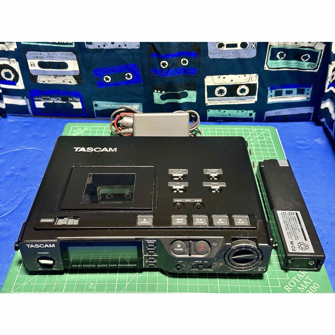 TASCAM プロ用DAT DA-P1 本体＋電源アダプター＋バッテリーケースの