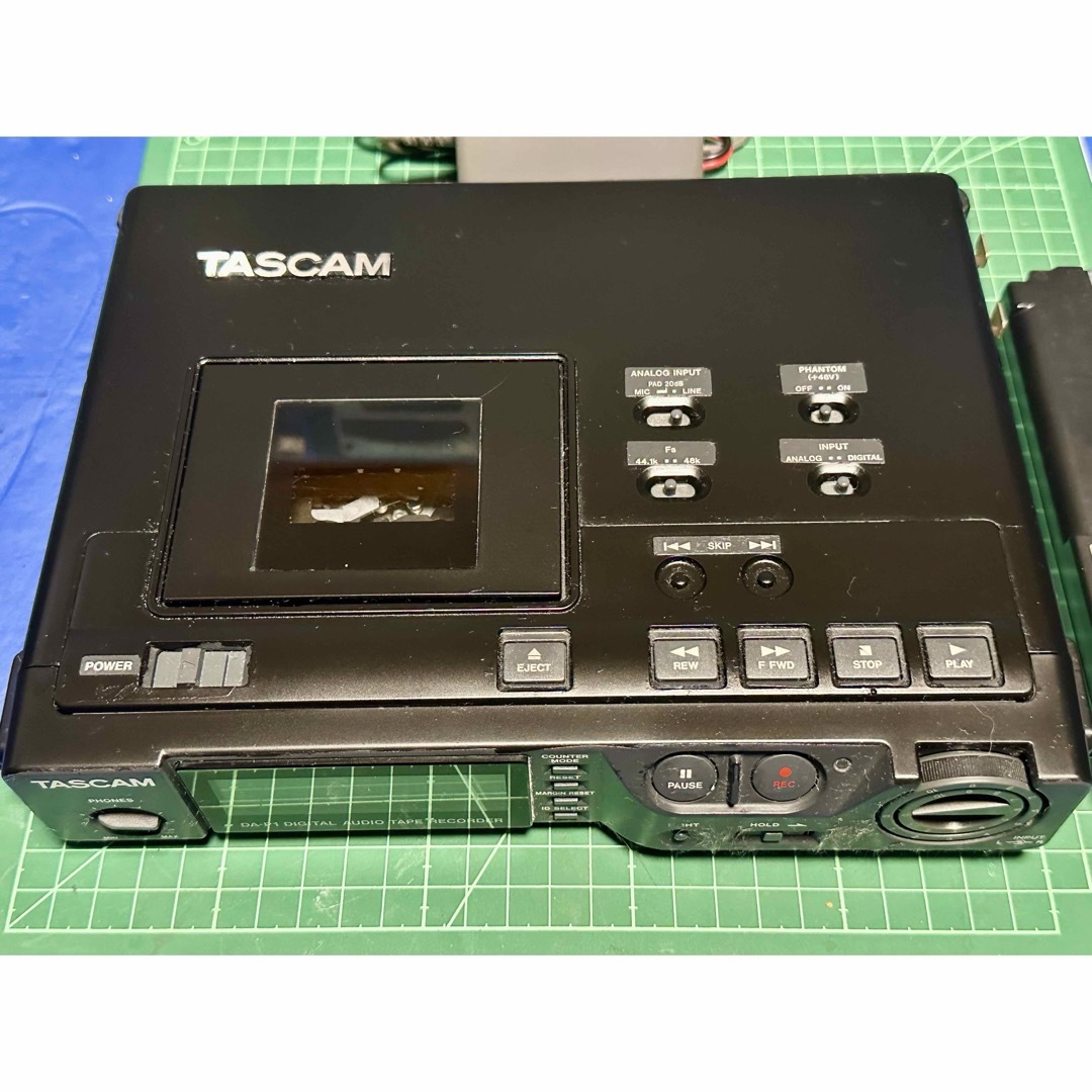 TASCAM プロ用DAT DA-P1 本体＋電源アダプター＋バッテリーケースの