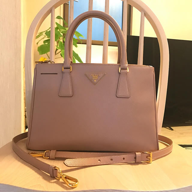 注目の福袋! - PRADA 《m♡》美品 miumiu ショルダーバッグ