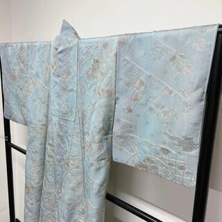 薄いブルーのグラデーションに総刺繍の小紋　スワトウ刺繍　着物(着物)