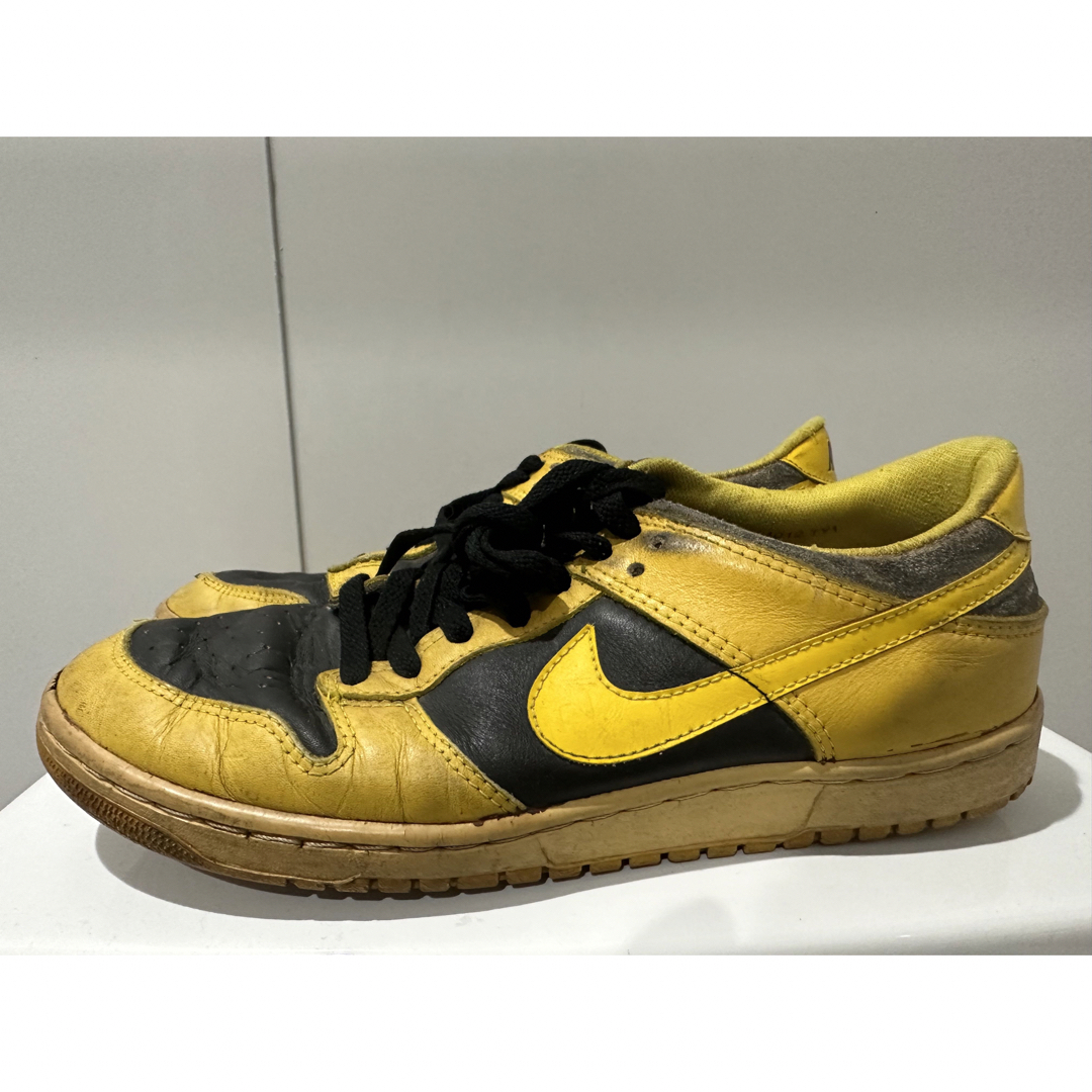 NIKE(ナイキ)の1985 NIKE DUNK LOW 黒×黄 OG US10 メンズの靴/シューズ(スニーカー)の商品写真