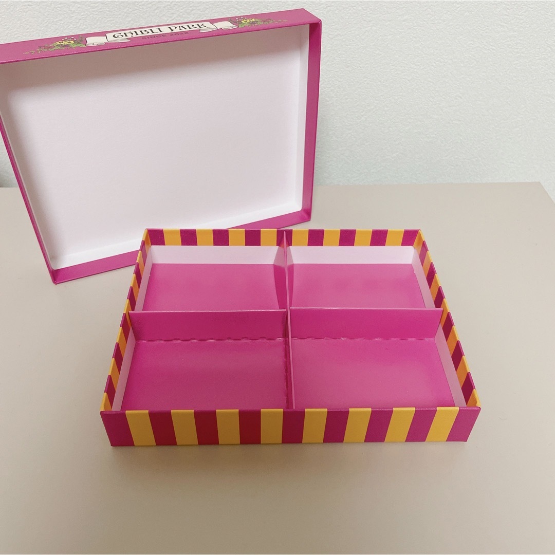 ジブリ(ジブリ)のジブリパーク　空箱　ピンク　かわいい　箱 インテリア/住まい/日用品のインテリア小物(小物入れ)の商品写真