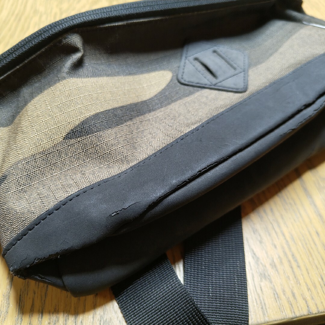 ダカイン　ウェストポーチ　新品未使用　ヒビ割れ メンズのバッグ(ウエストポーチ)の商品写真