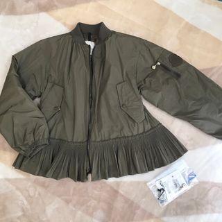 MONCLER(ダウンジャケット ・ グリーン・カーキ/緑色系)の MONCLER(ダウンジャケット ・ グリーン・カーキ/緑色系)の