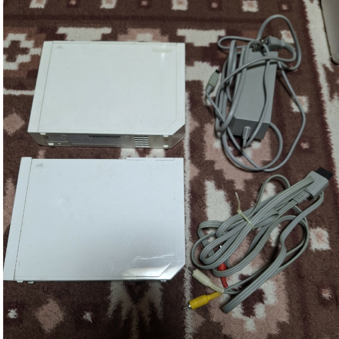 Wii(ウィー)のwii本体2つ　ソフトセット エンタメ/ホビーのゲームソフト/ゲーム機本体(家庭用ゲーム機本体)の商品写真