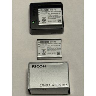 リコー(RICOH)のRICOH BJ-11 と DB-110 x2セット(バッテリー/充電器)